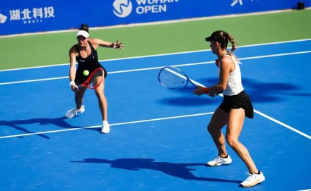 Ribercon - Dupla de Luisa Stefani dá adeus a Wuhan, mas segue no top 8 do Finals